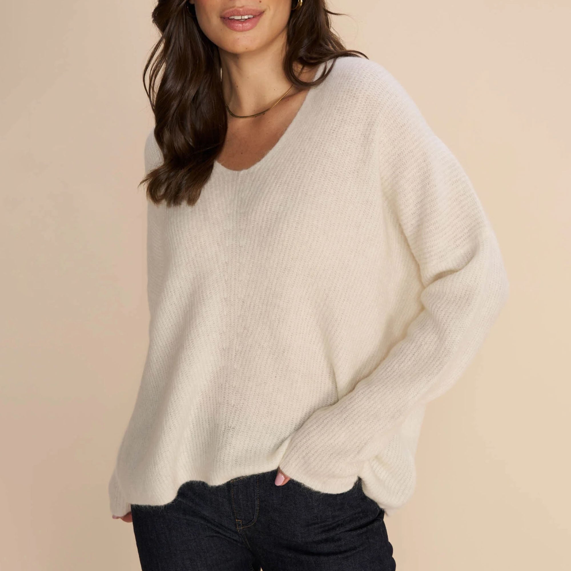 MMThora V Neck Knit in Ecru – Collen & Clare