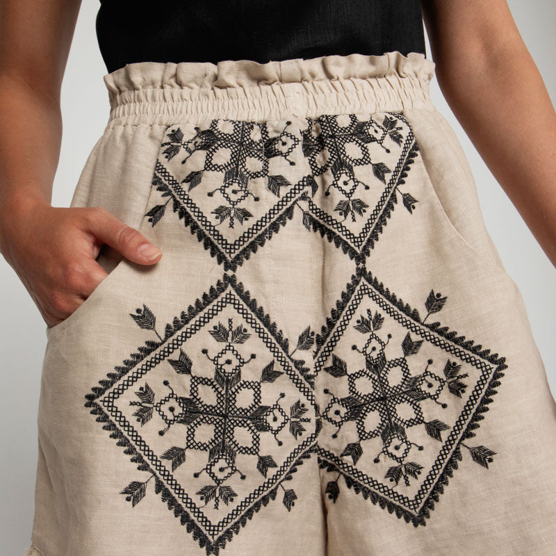 GREEK ARCHAIC KORI Lefkada Shorts in Beige/Black