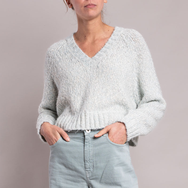 Aloa V Neck Jumper in Pastel Green