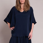 SILK95FIVE Austin Top in Navy