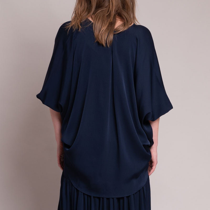 SILK95FIVE Austin Top in Navy