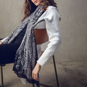 Contrast Scarf in Small Black/White