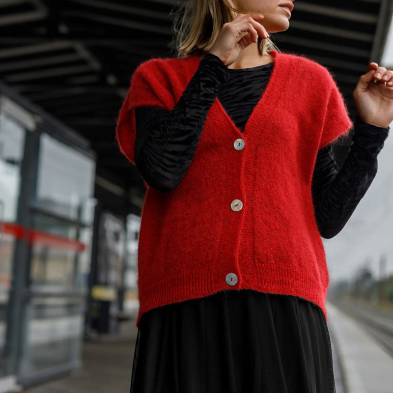 BLACK COLOUR Dell Heavy Knit Vest in Red