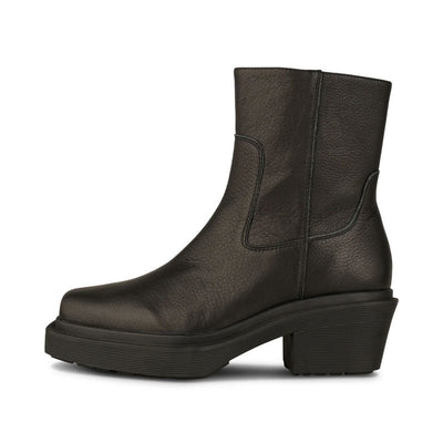 Amina Leather Boots in Black