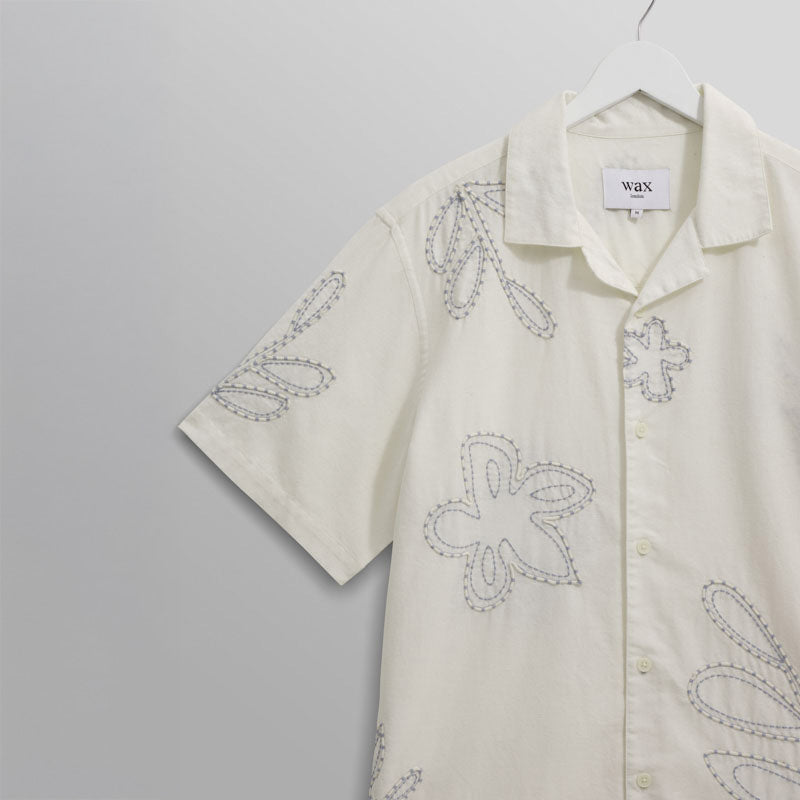 WAX LONDON Didcot Shirt in Ecru/Pale Blue