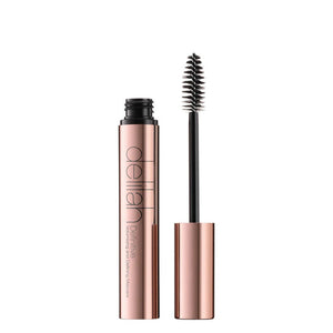 Volumising and Defining Mascara in Carbon