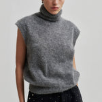 Ilya Knit Vest in Dark Grey Melange