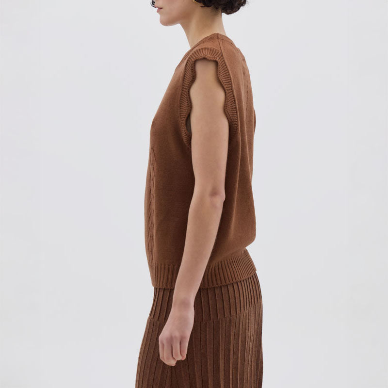 IRIS & WOOL Scallop Vest in Walnut