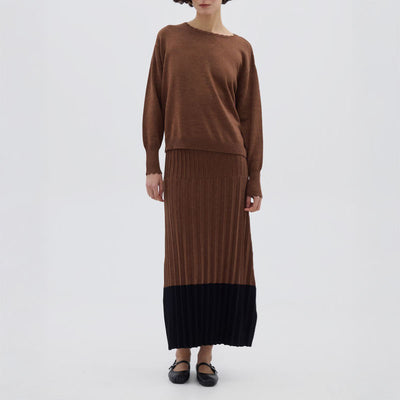 IRIS & WOOL Core Merino Logo Sweater in Walnut Melange