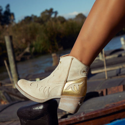 Arctic Glitter Heel Cowboy Boots in Sand/Gold