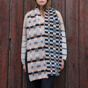 Short Brushed Intarsia Scarf in Bark