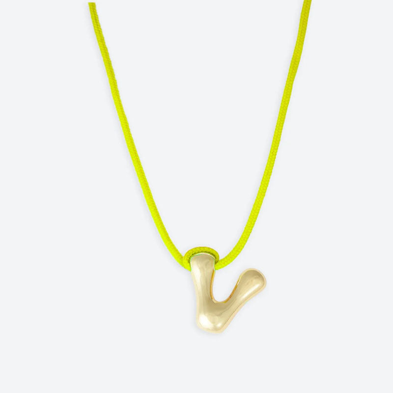 LA MOME BIJOU V Initial Joy Letter Necklace in Gold