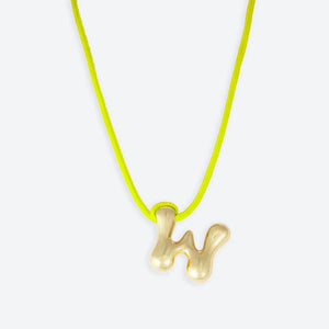 LA MOME BIJOU W Initial Joy Letter Necklace in Gold