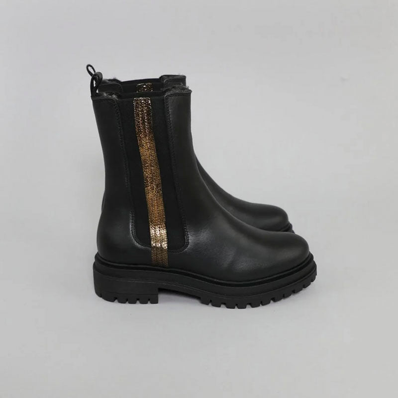 Yaline Fur Lined Boots in Black