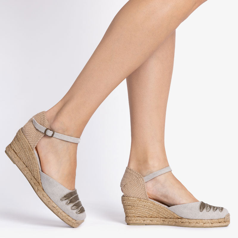 PENELOPE CHILVERS Low Mary Jane Dali Espadrilles in Putty